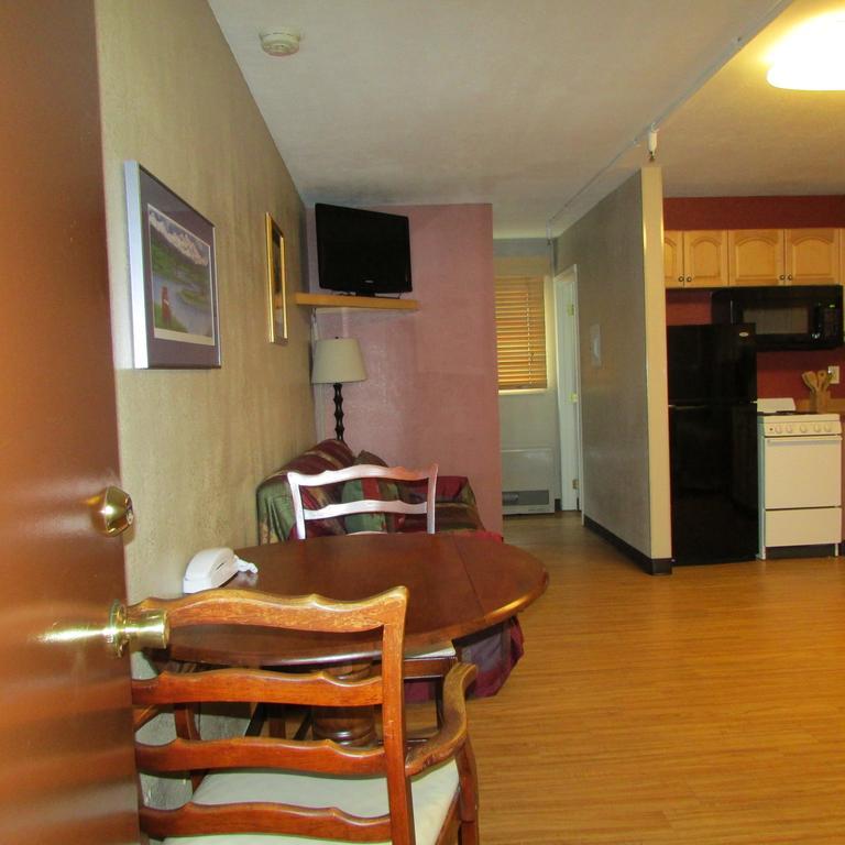 Creekwood Inn Anchorage Exterior photo