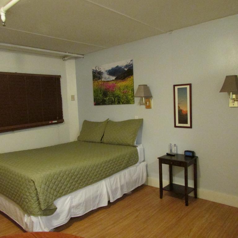 Creekwood Inn Anchorage Exterior photo