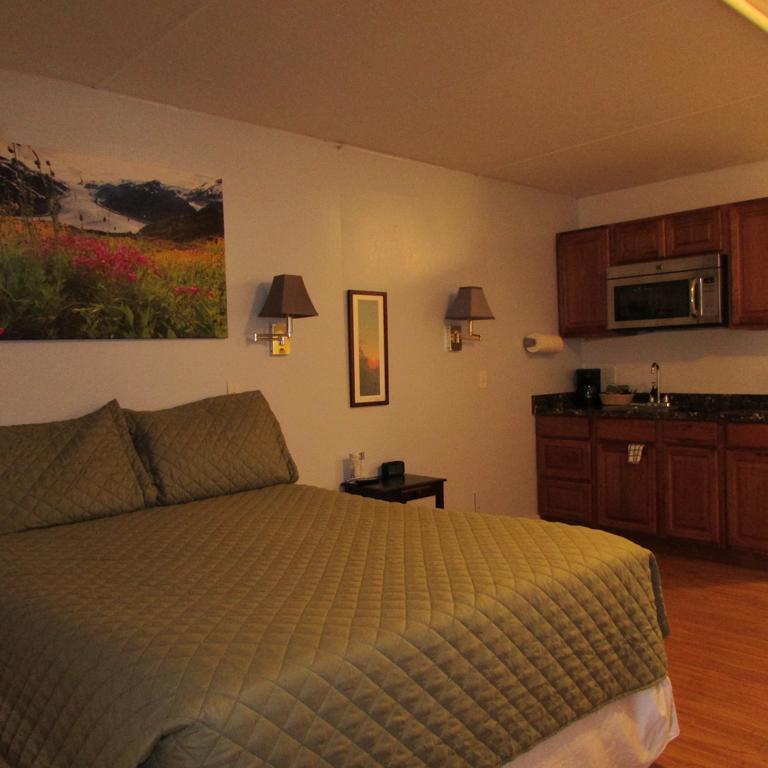 Creekwood Inn Anchorage Exterior photo